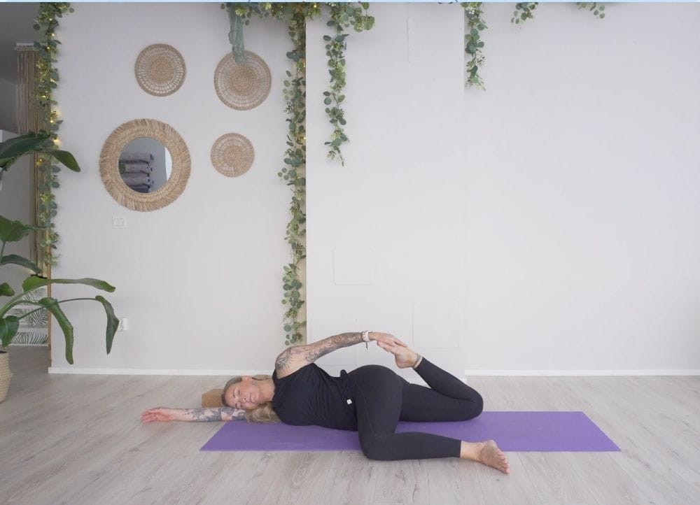 maadoittava yin jooga asana
